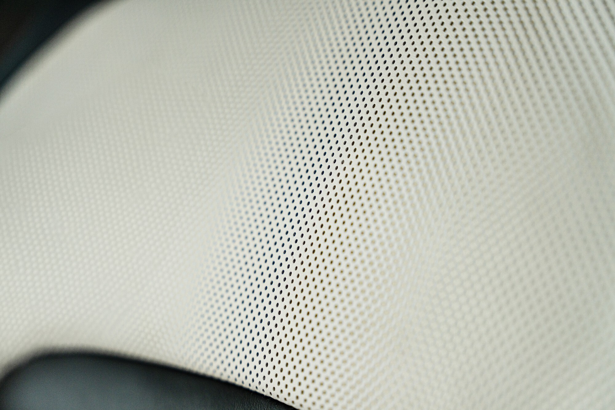 Цей Rolls-Royce Cullinan виглядає як стандартний, але не піддається впливу гранати