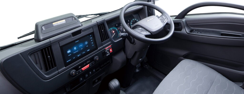 Интерьер и детали Isuzu Elf EV