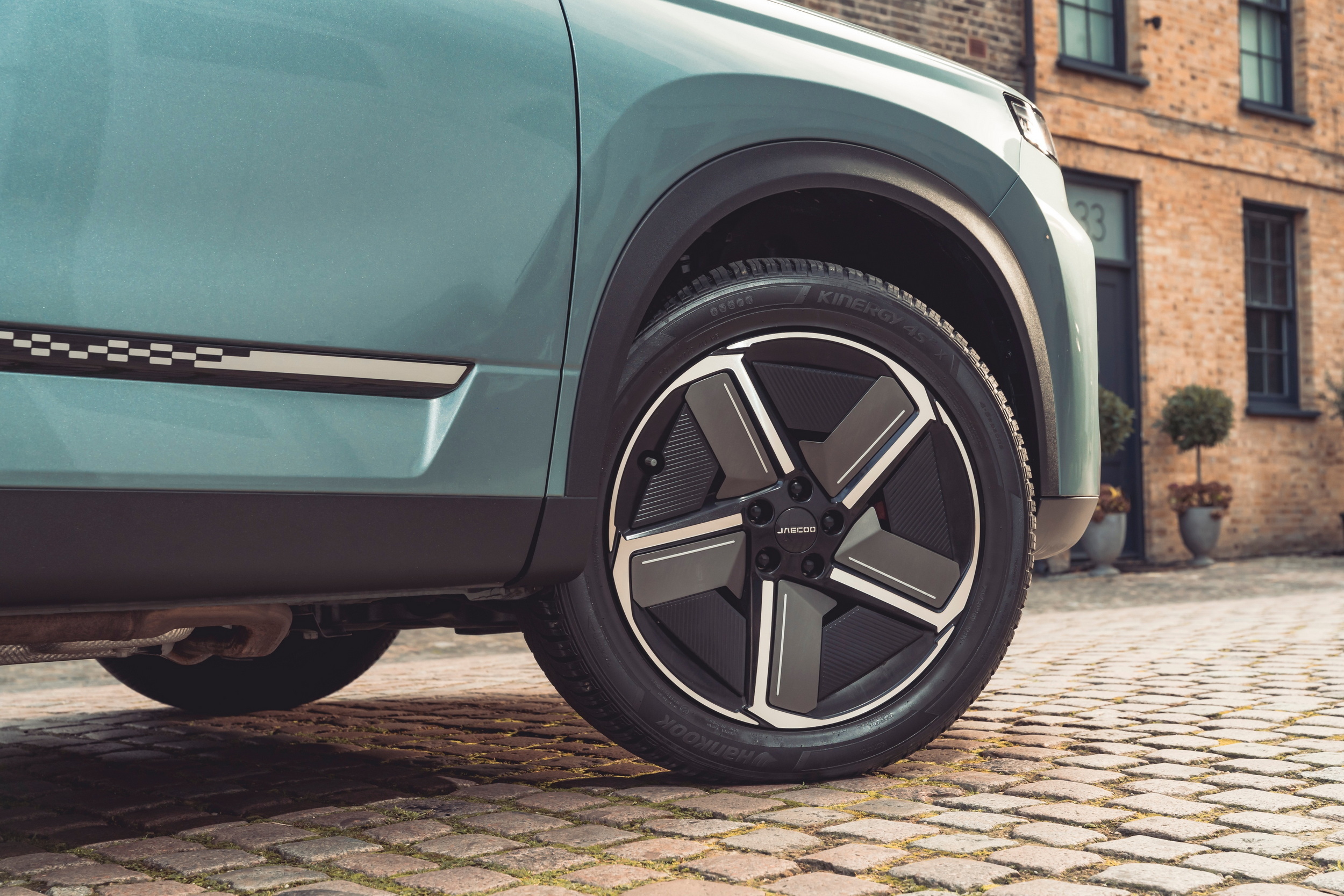 They Nicknamed It The Temu Range Rover, Car Insurers Are Pricing It Like The Real One