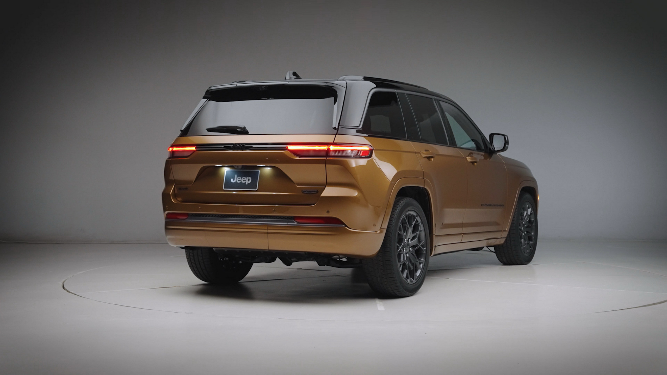 Jeep Is Bringing Back The Grand Cherokee Trailhawk, But Left Something Behind