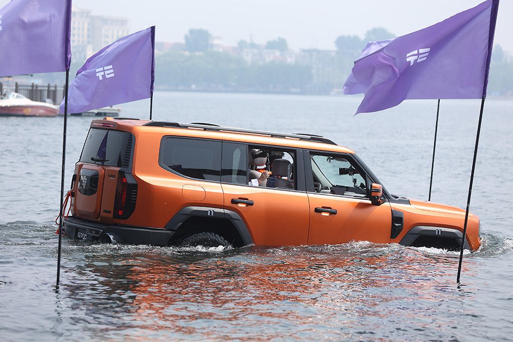 BYD’s YangWang Floated An SUV Two Years Ago. Chery’s Sailed One Across A Lake