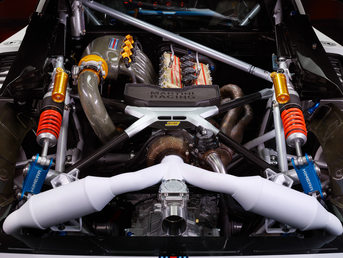 Суперкар Кімери EVO38 у смугастих кольорах Martini працює на паливі, якого Ferrari не хоче використовувати