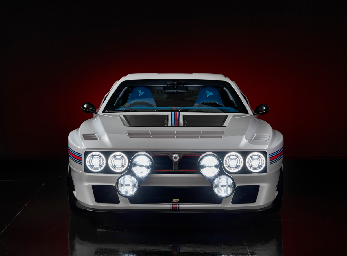 Суперкар Кімери EVO38 у смугастих кольорах Martini працює на паливі, якого Ferrari не хоче використовувати