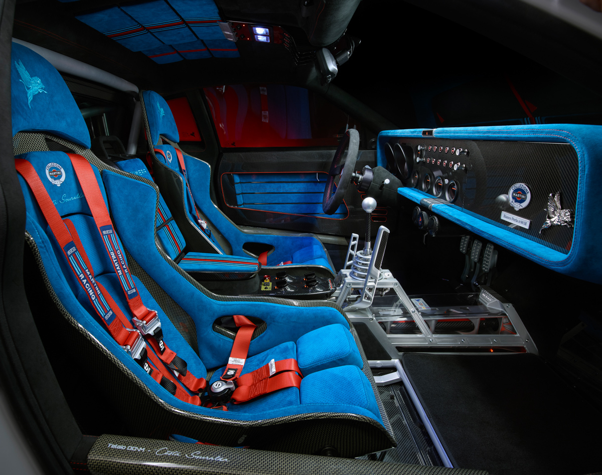 Суперкар Кімери EVO38 у смугастих кольорах Martini працює на паливі, якого Ferrari не хоче використовувати