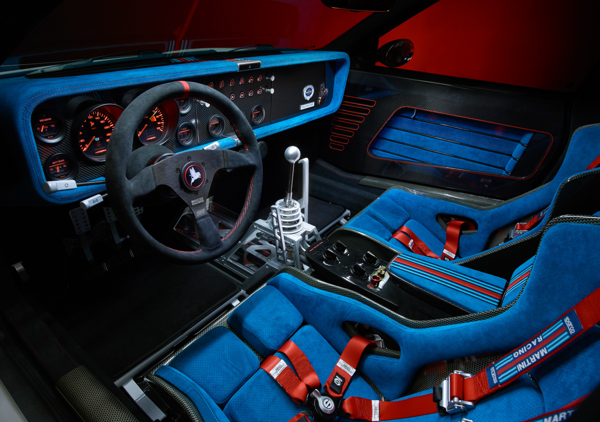 Суперкар Кімери EVO38 у смугастих кольорах Martini працює на паливі, якого Ferrari не хоче використовувати