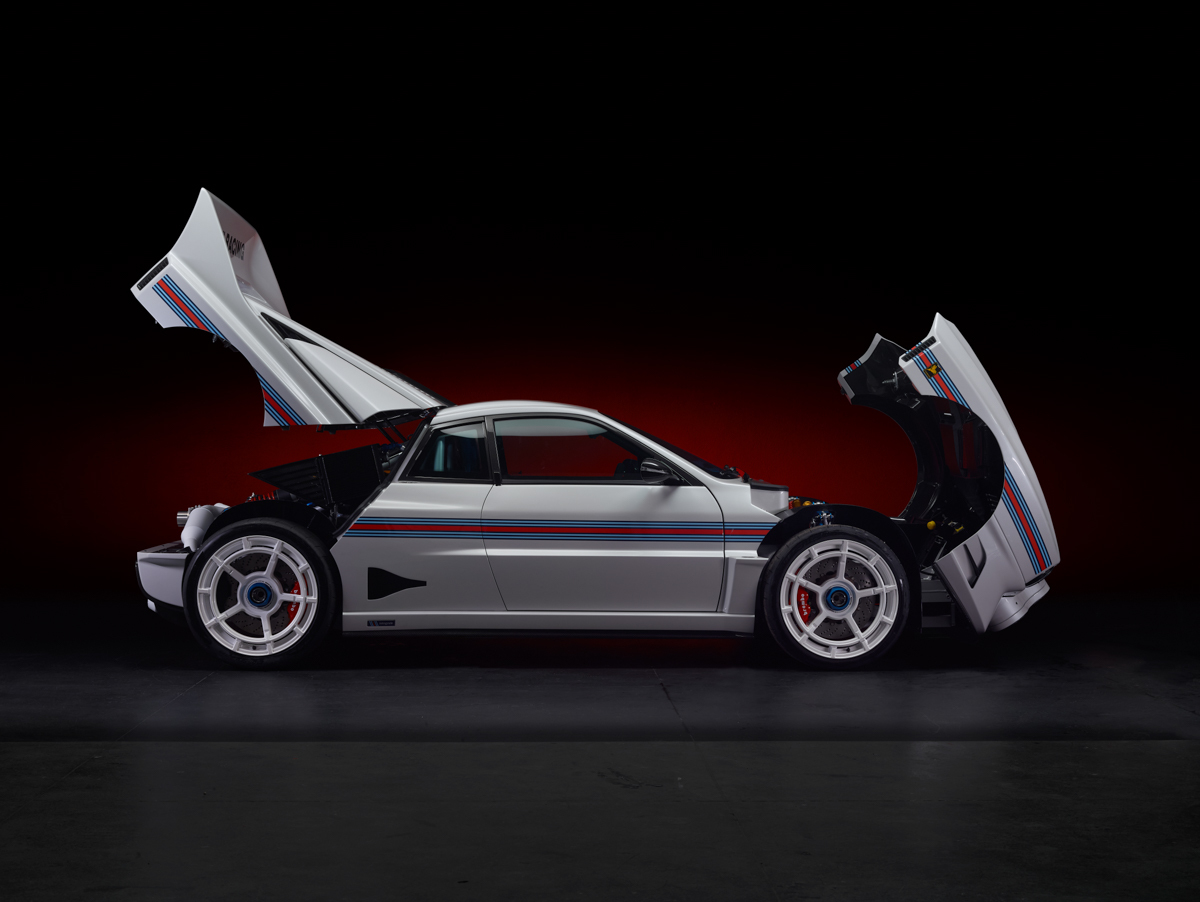 Суперкар Кімери EVO38 у смугастих кольорах Martini працює на паливі, якого Ferrari не хоче використовувати