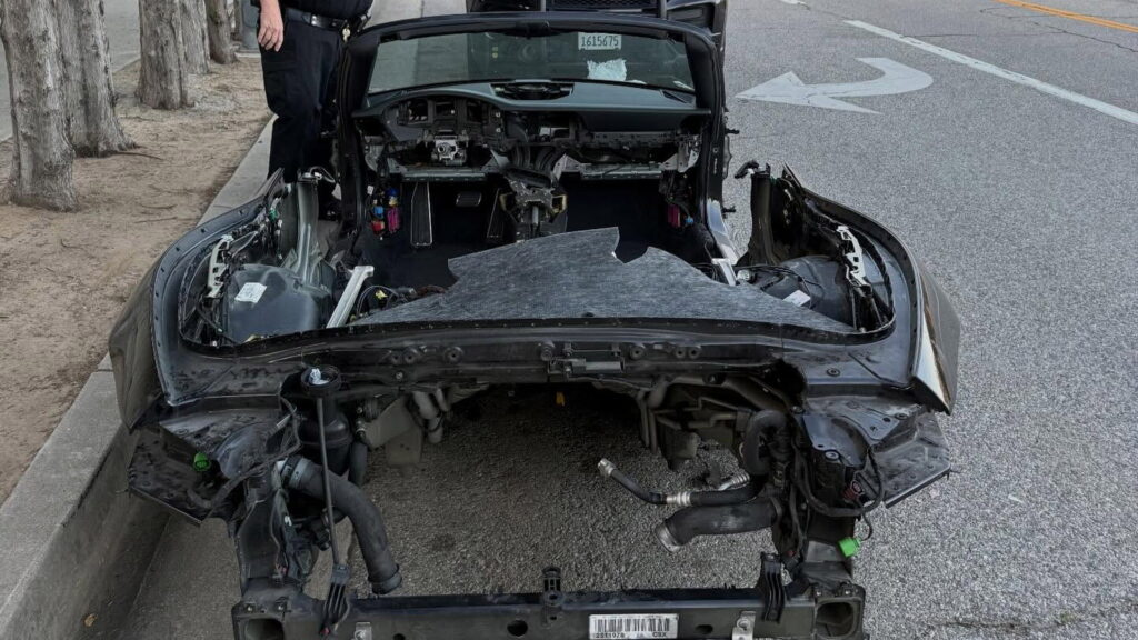  LA Thieves Stripped A Porsche So Bare That Bystanders Thought It Was A Mazda