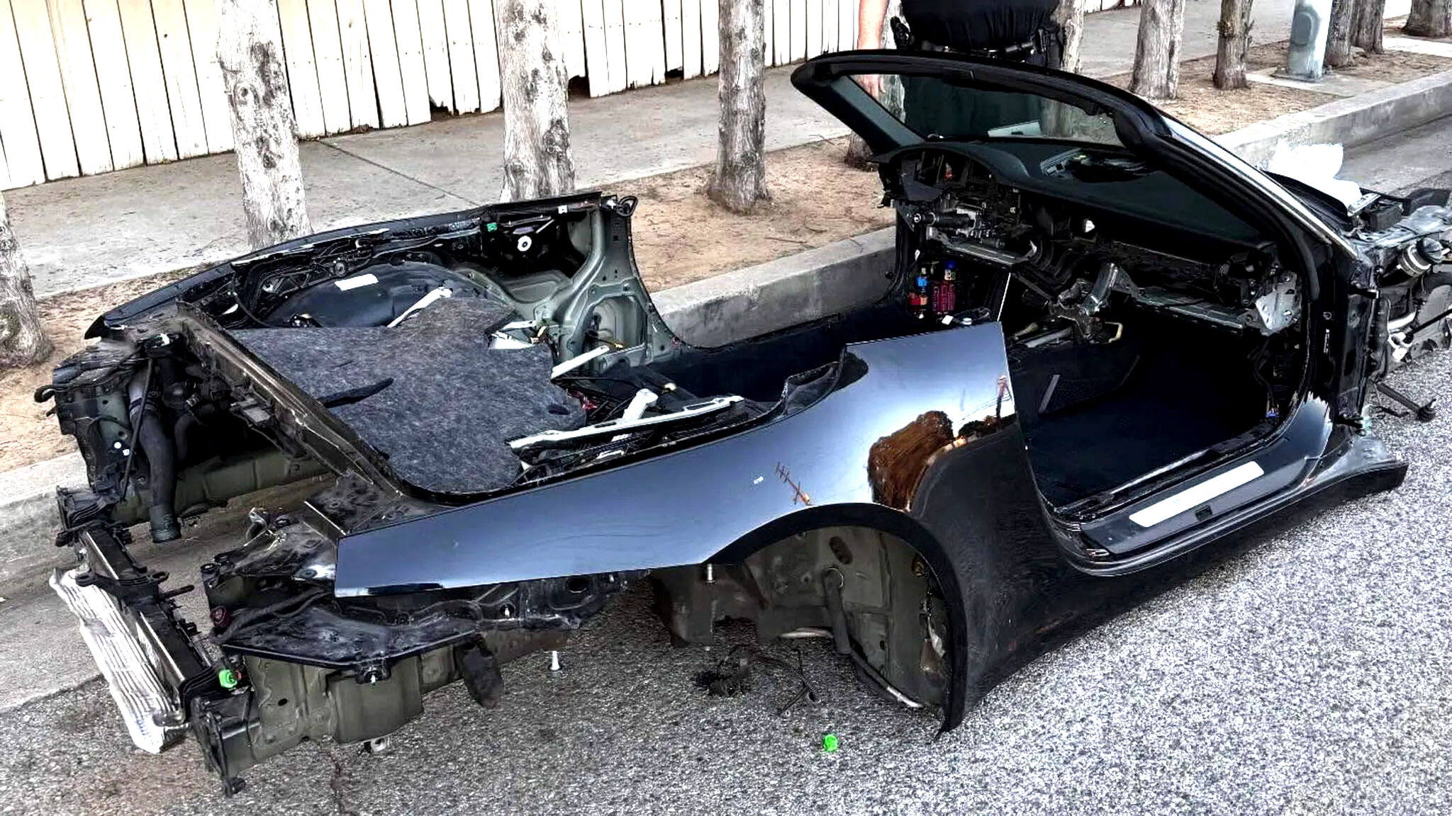Image for LA Thieves Stripped A Porsche So Bare That Bystanders Thought It Was A Mazda