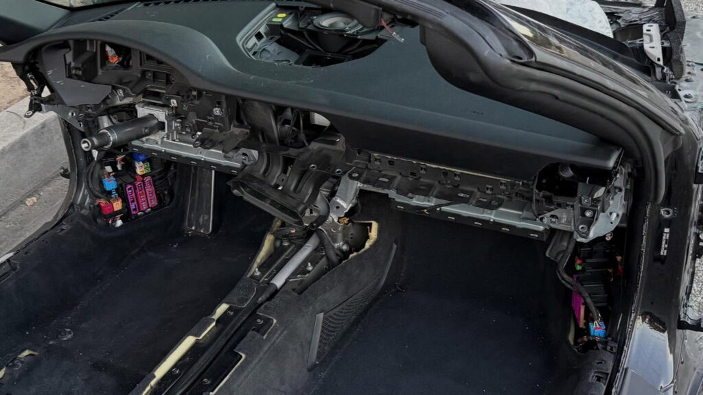  LA Thieves Stripped A Porsche So Bare That Bystanders Thought It Was A Mazda