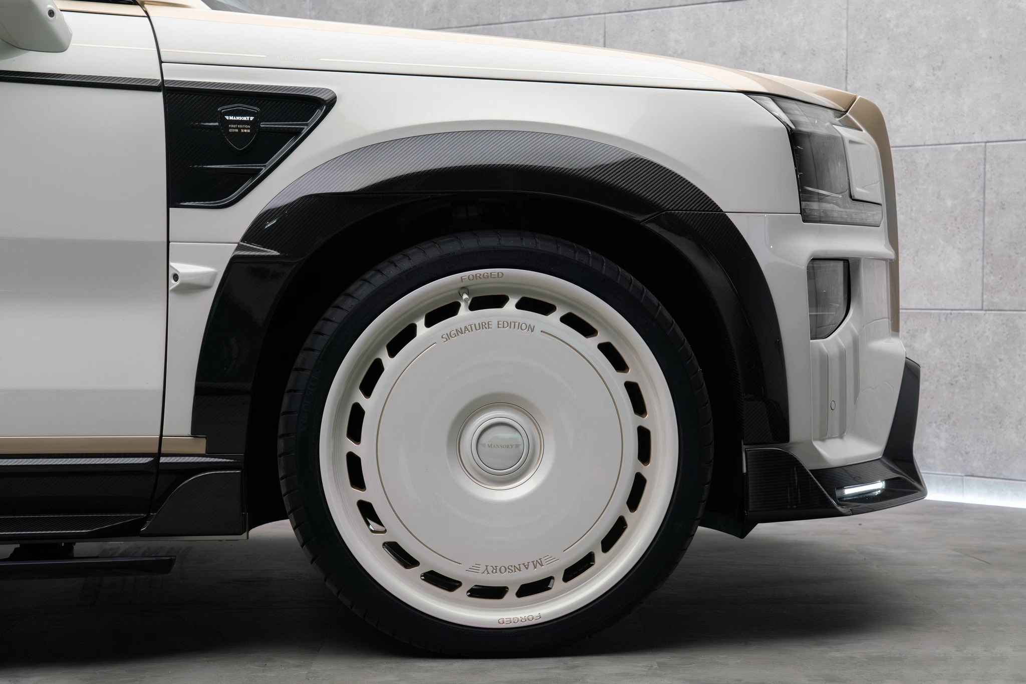 Китайська відповідь на Rolls-Royce Cullinan виглядала стильно, і Mansory це виправила