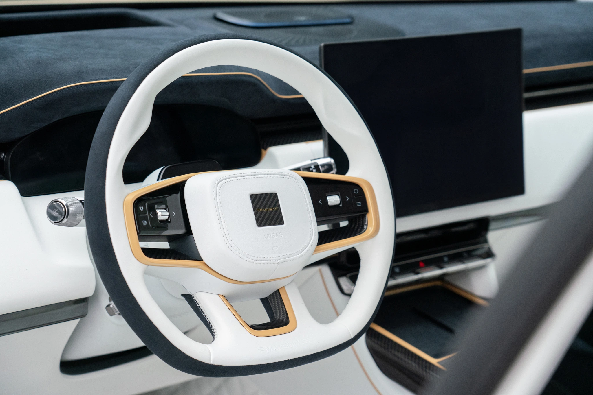 Китайська відповідь на Rolls-Royce Cullinan виглядала стильно, і Mansory це виправила