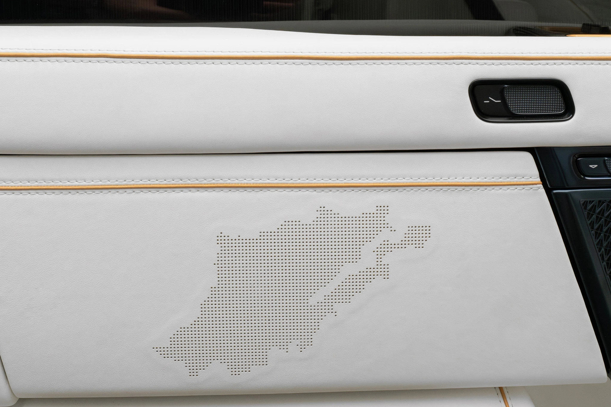 Китайська відповідь на Rolls-Royce Cullinan виглядала стильно, і Mansory це виправила