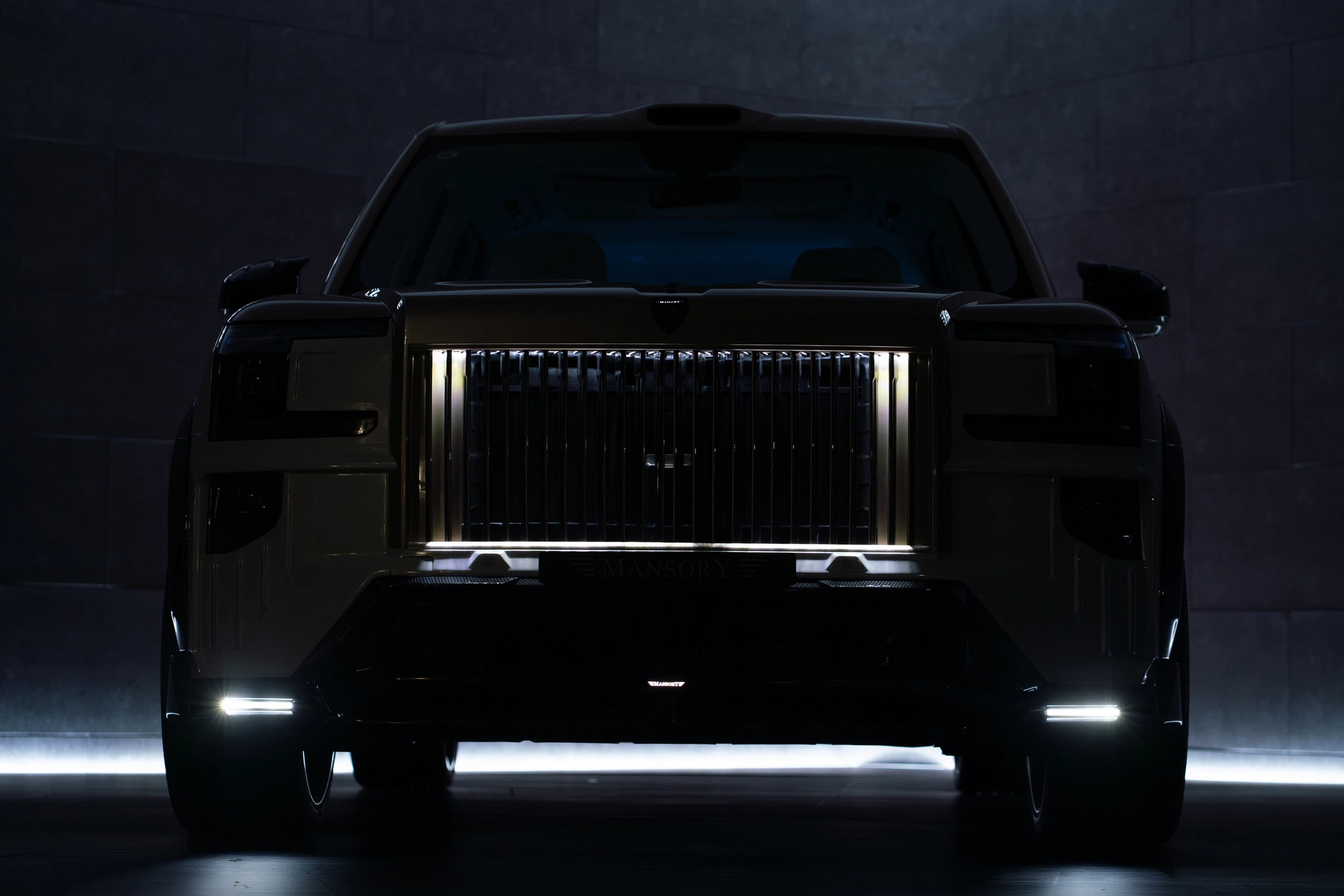 Китайська відповідь на Rolls-Royce Cullinan виглядала стильно, і Mansory це виправила