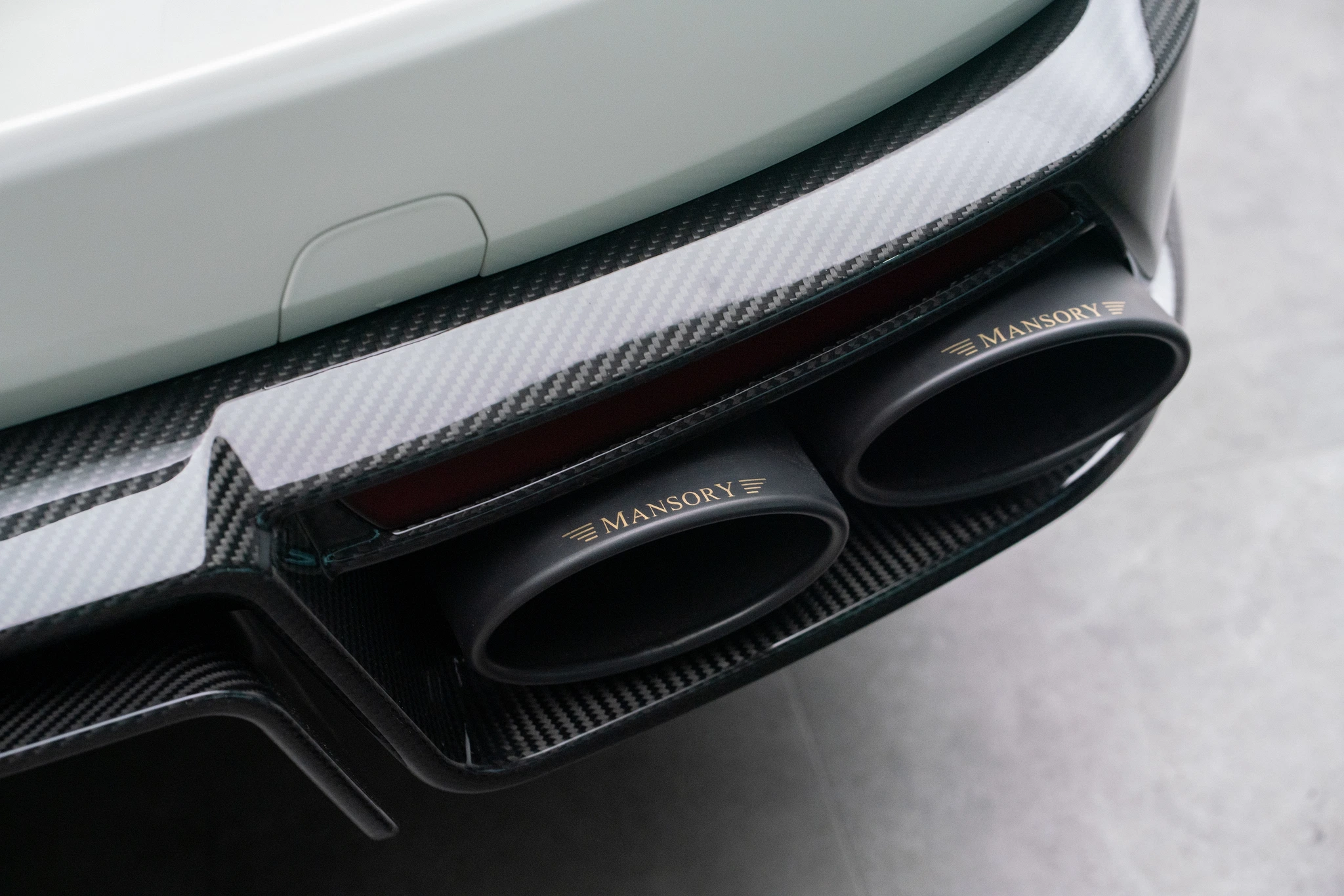 Китайська відповідь на Rolls-Royce Cullinan виглядала стильно, і Mansory це виправила