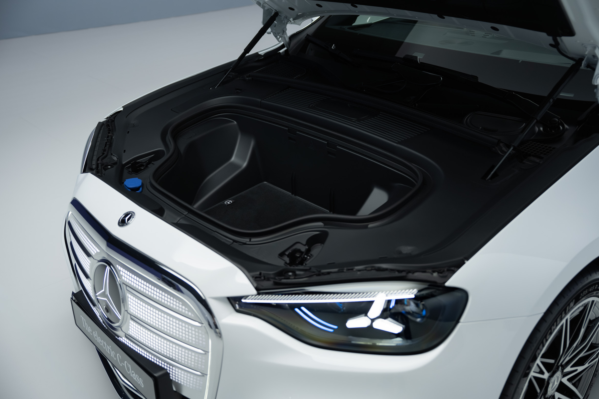 Mercedes’ Electric C-Class Is The BMW i3’s Neue Nightmare