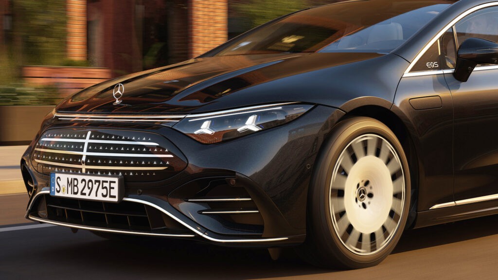  With A Yoke And More Range, The Failed Mercedes EQS Steps Into The Future