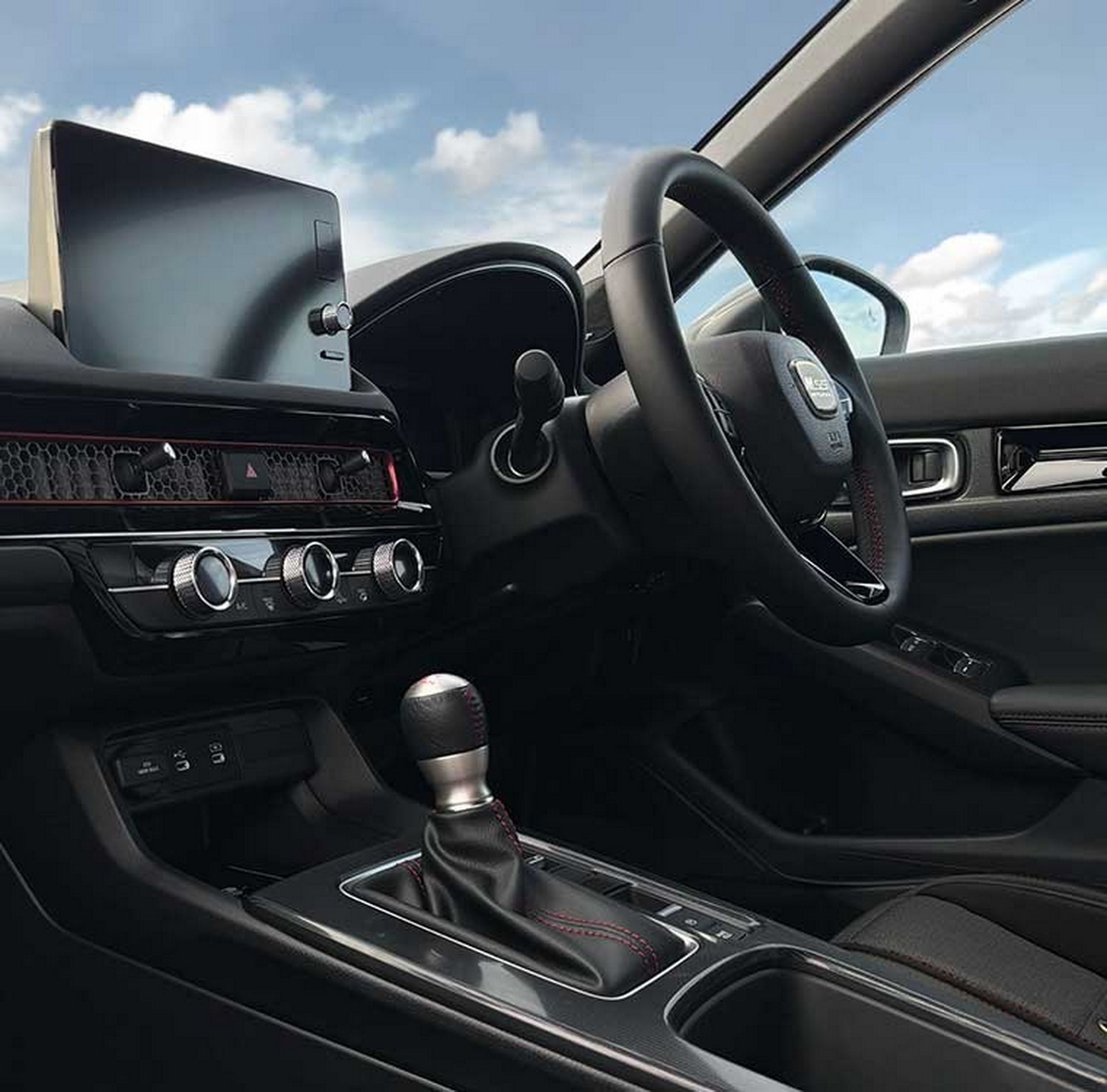 Новий M55 RS від Mitsuoka – це Honda Civic, яка коштує вдвічі дорожче за Honda Civic.