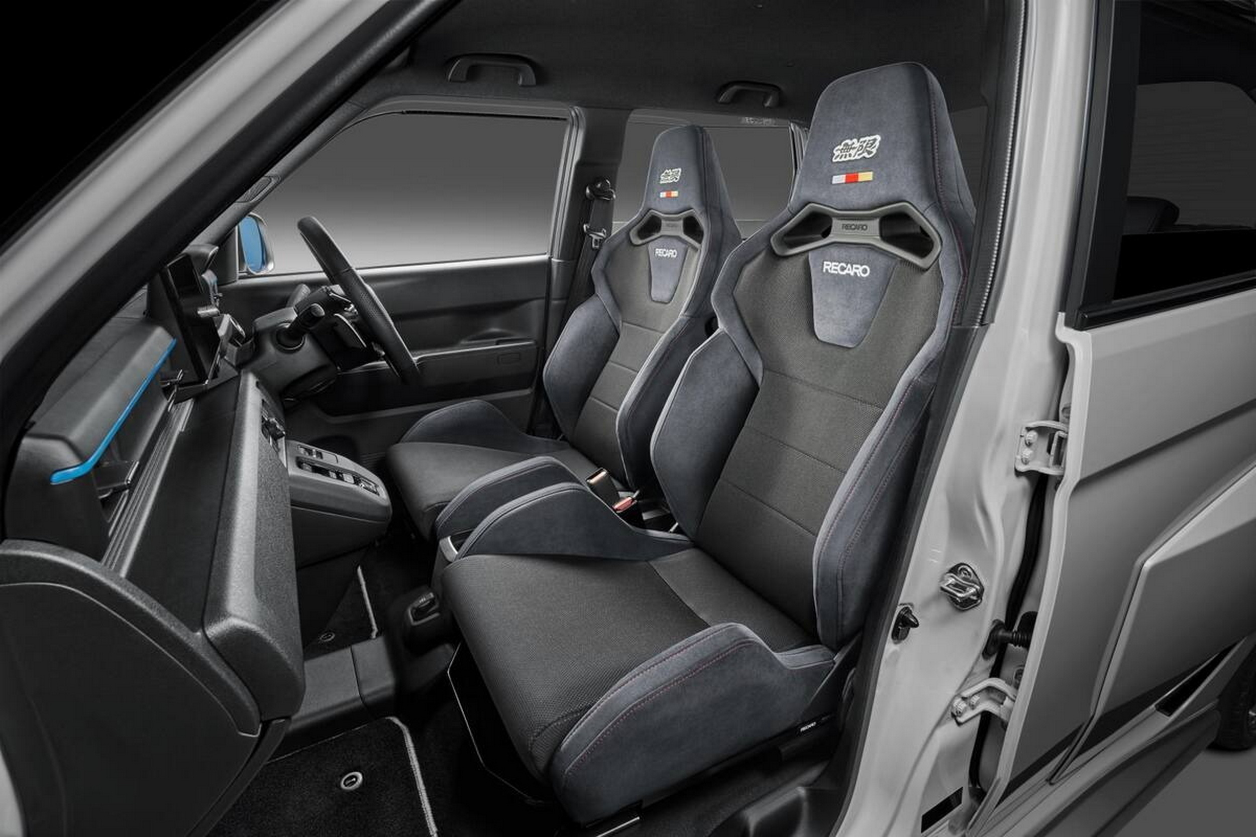 Mugen Super-One схожий на гоночний автомобіль. Його двигун не згоден