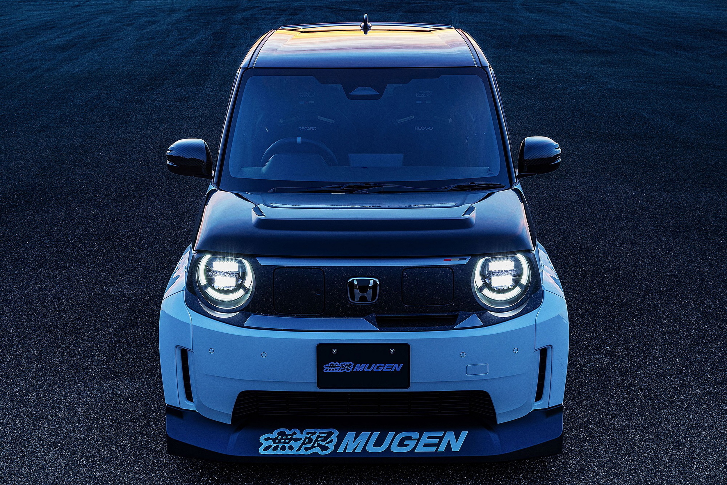 Mugen Super-One схожий на гоночний автомобіль. Його двигун не згоден