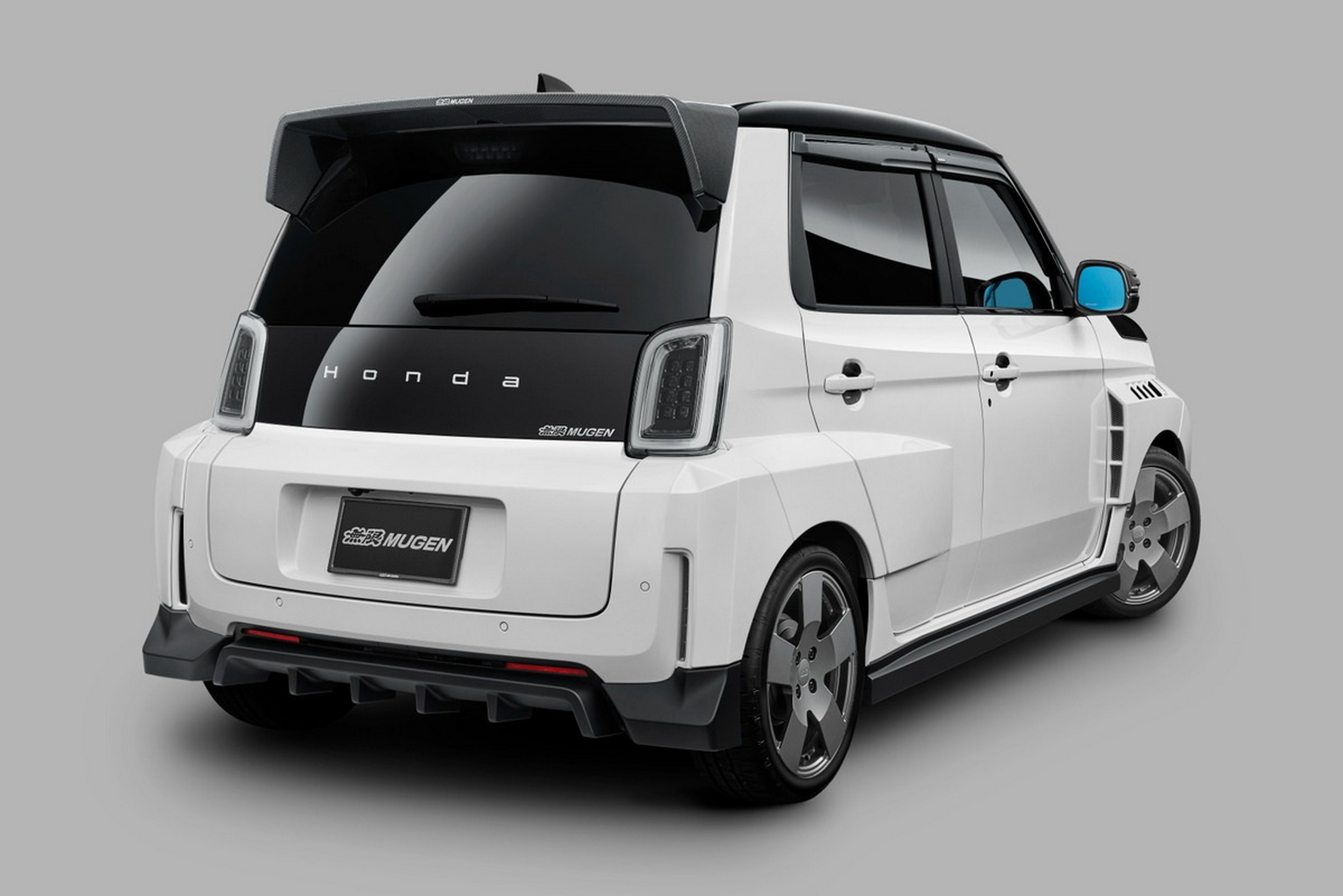 Mugen Super-One схожий на гоночний автомобіль. Його двигун не згоден