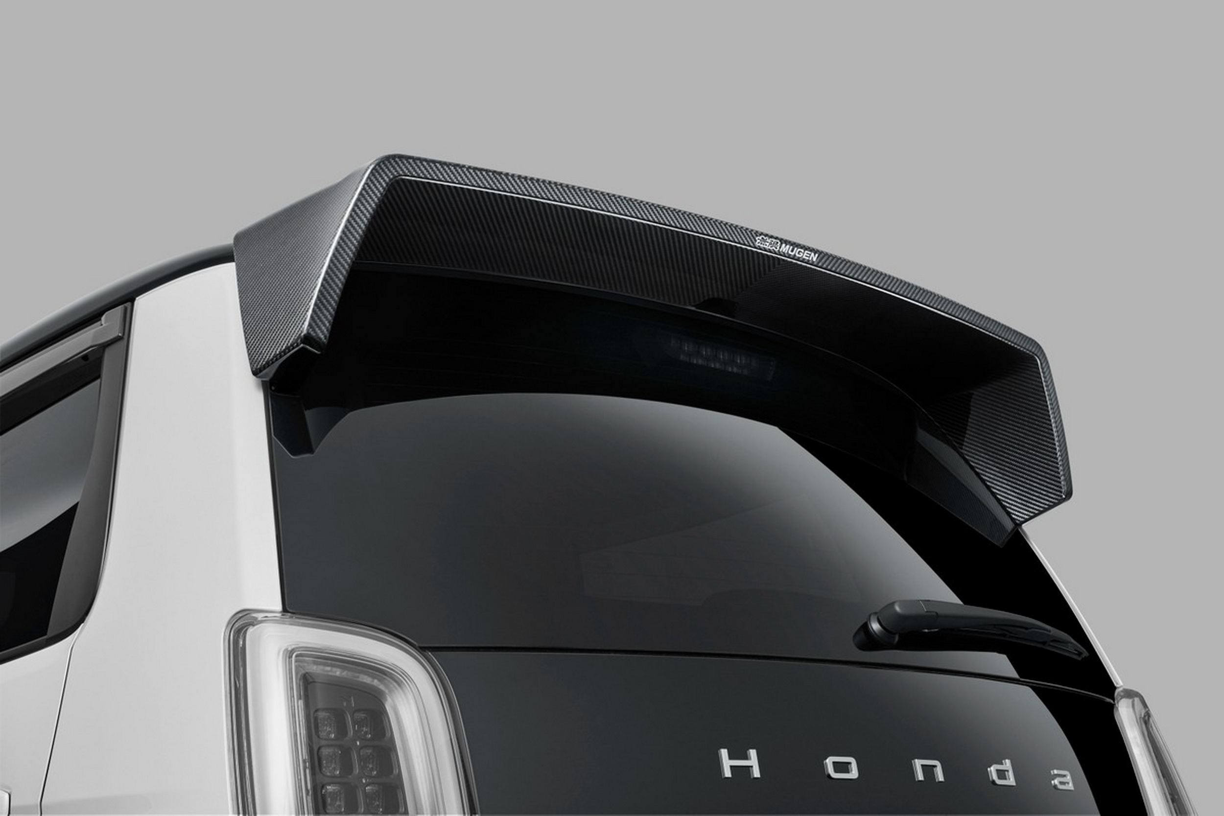 Mugen Super-One схожий на гоночний автомобіль. Його двигун не згоден