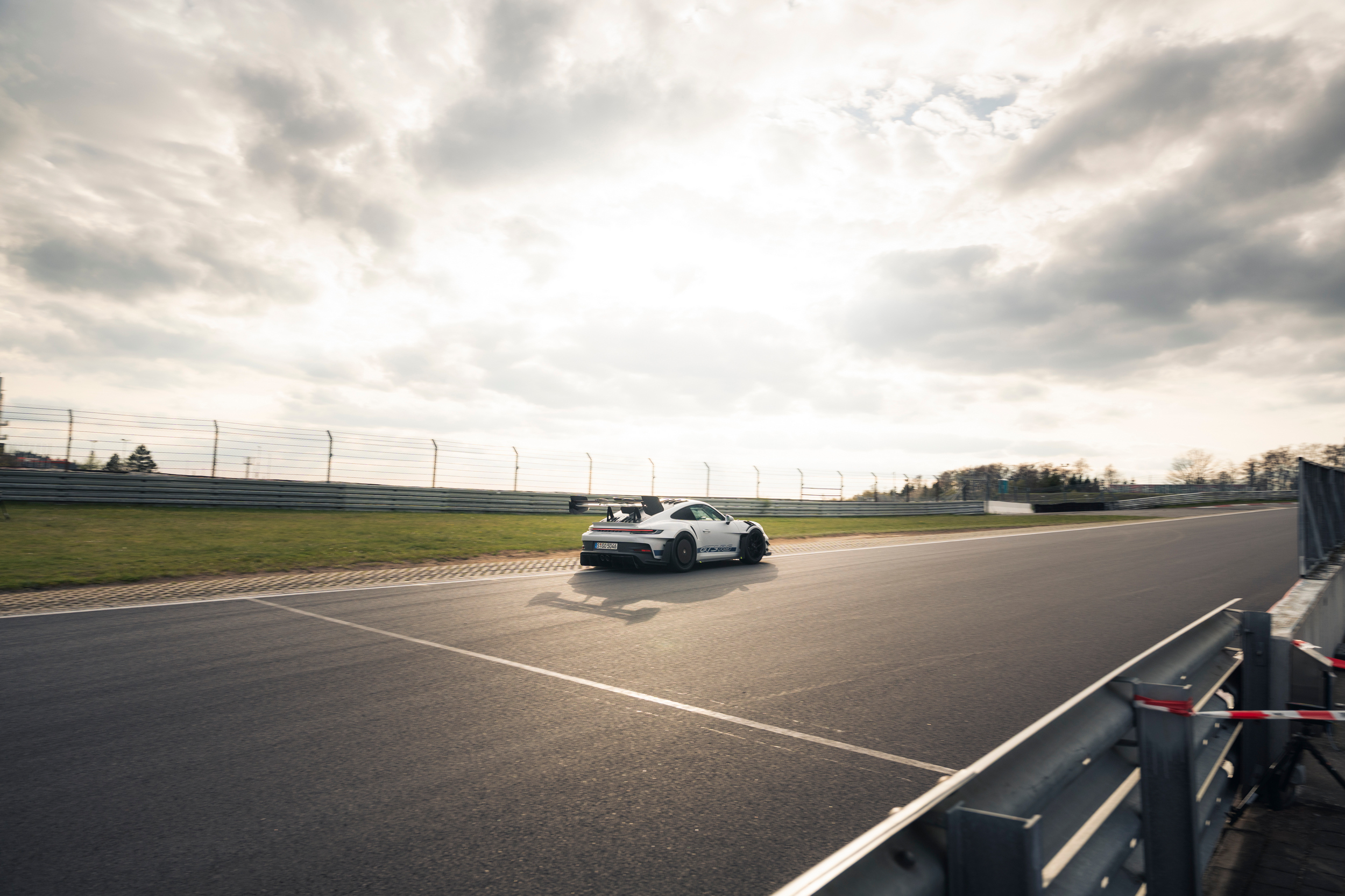 Porsche від Manthey щойно проїхав майже ідеальне коло Нюрбургрингу. Mustang все ж таки перевершив його