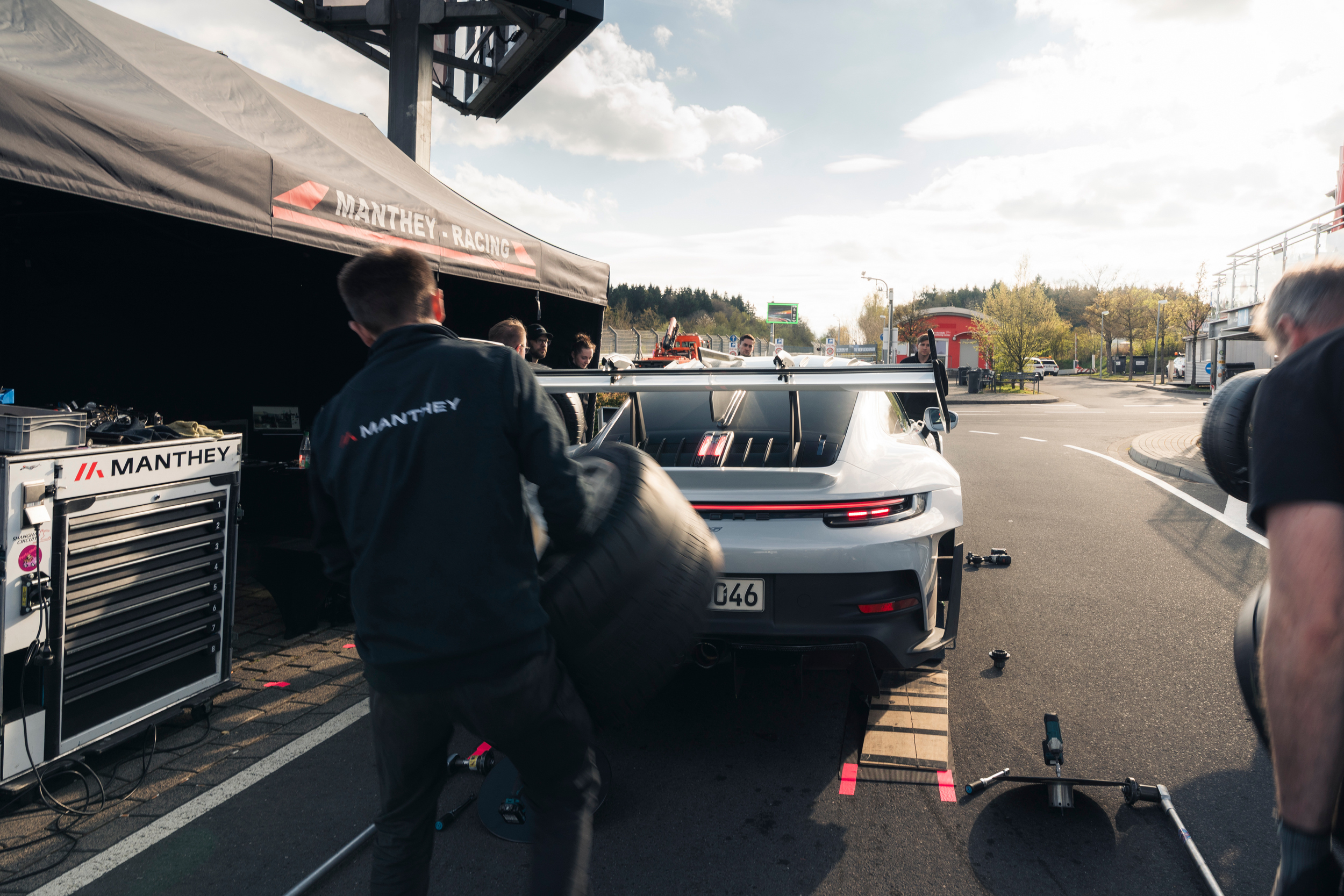 Porsche від Manthey щойно проїхав майже ідеальне коло Нюрбургрингу. Mustang все ж таки перевершив його