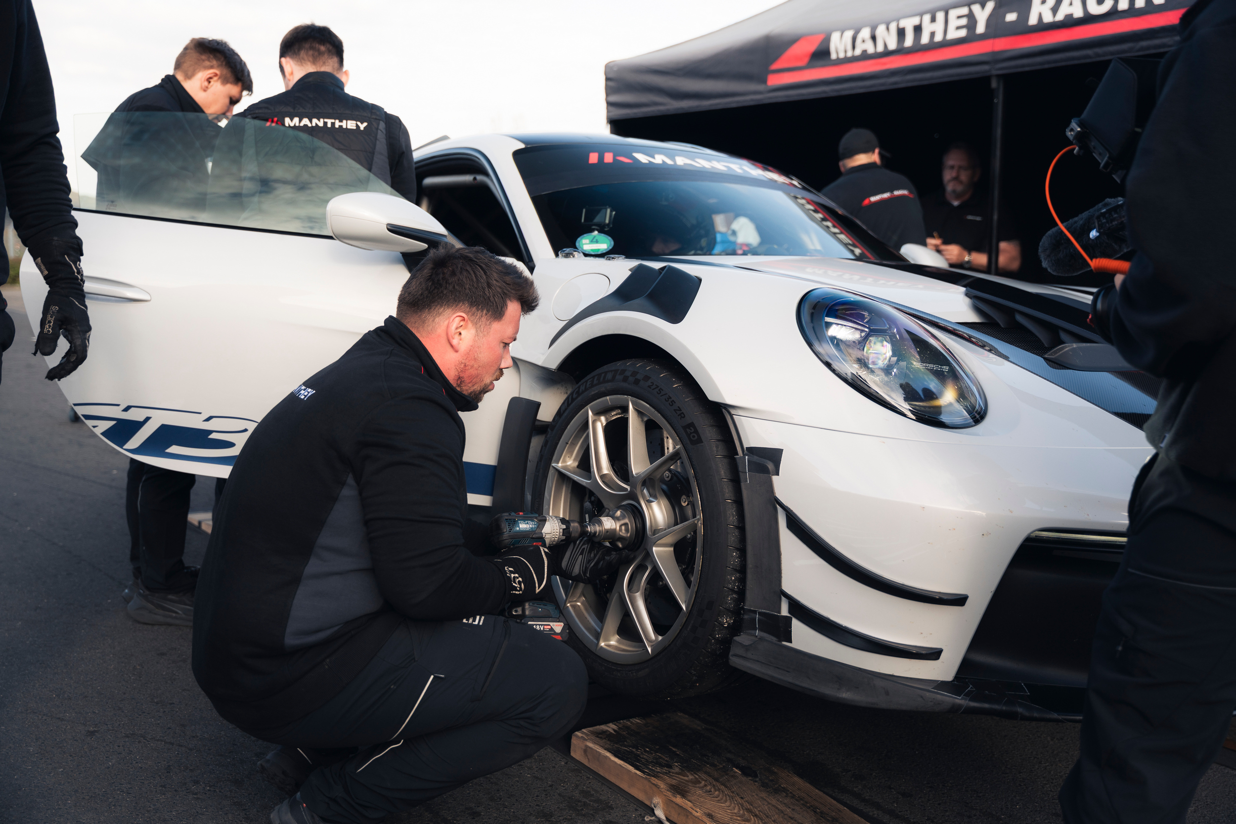 Porsche від Manthey щойно проїхав майже ідеальне коло Нюрбургрингу. Mustang все ж таки перевершив його