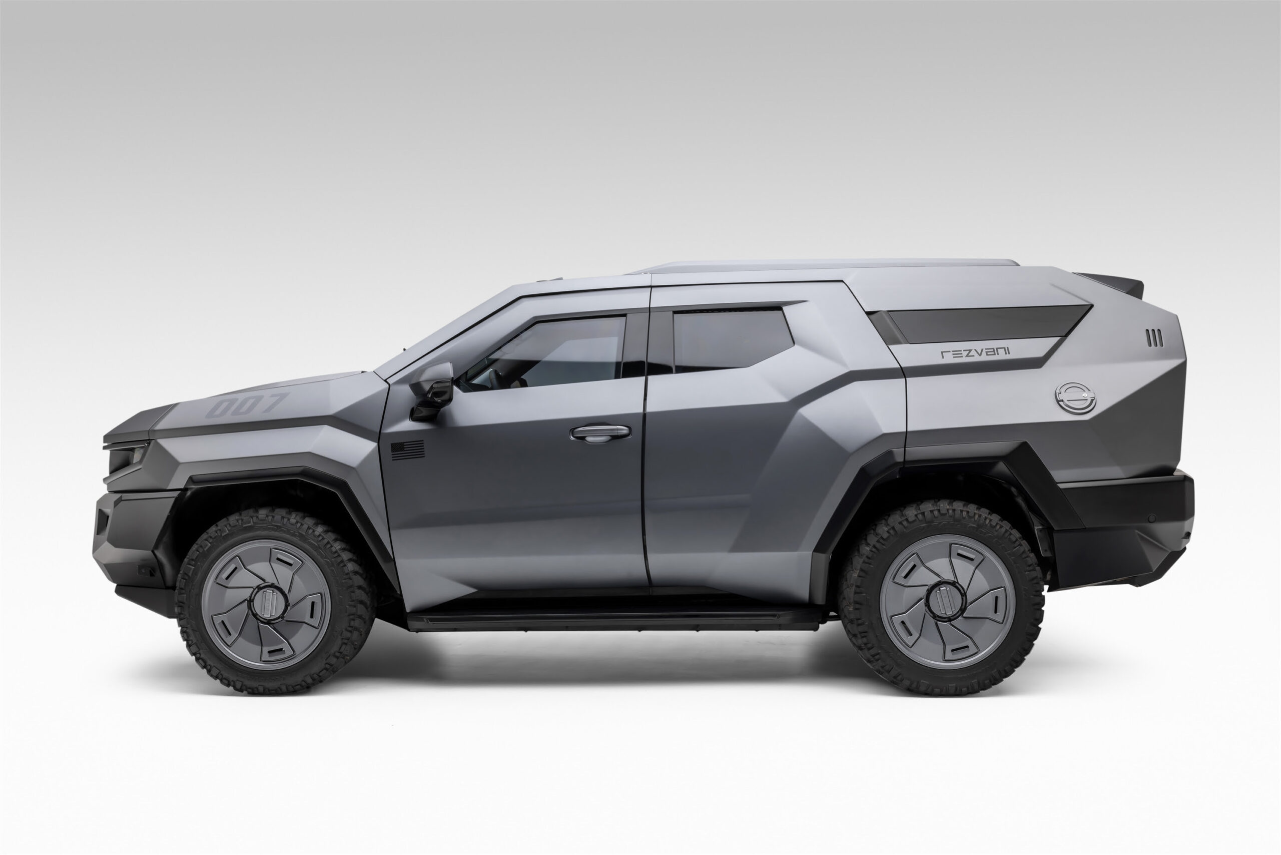 Броньований Escalade Резвані побудований для кінця світу та одягнений для вечері