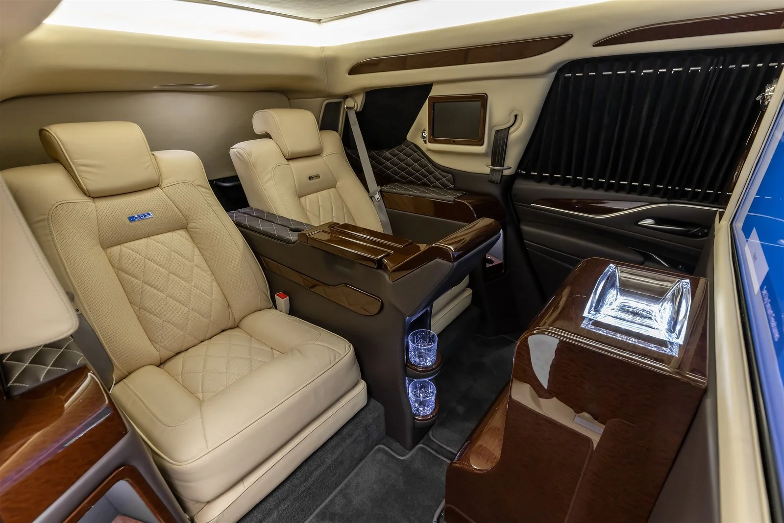 Броньований Escalade Резвані побудований для кінця світу та одягнений для вечері