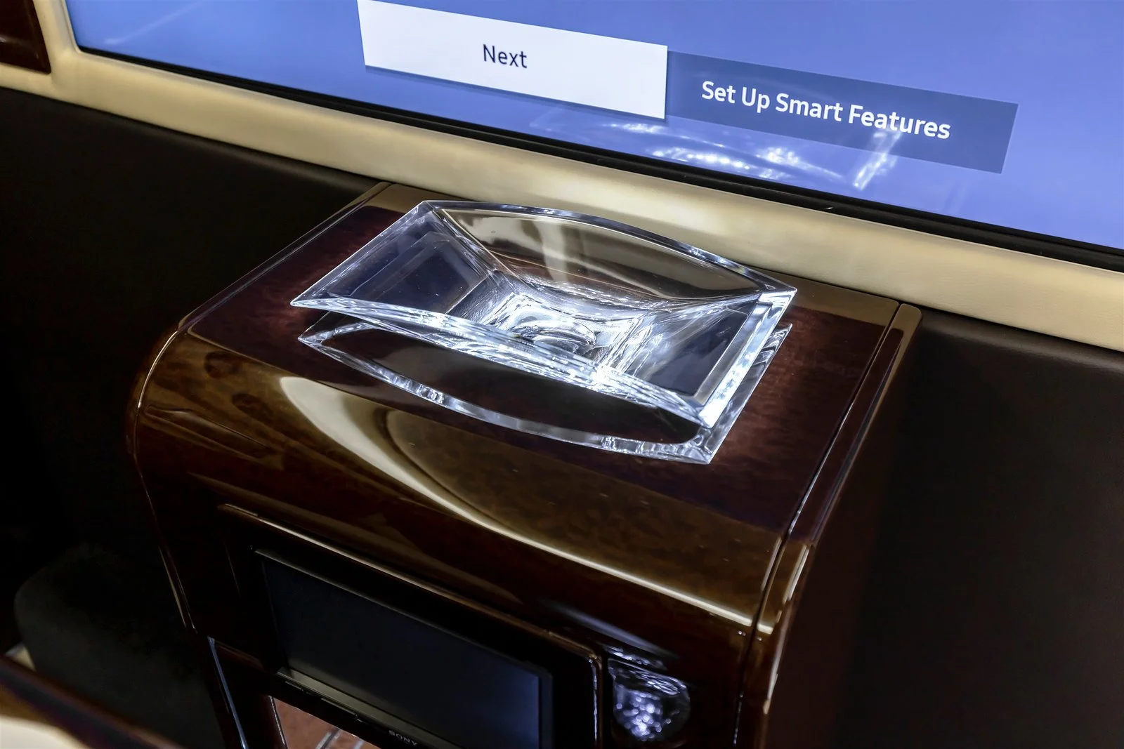 Броньований Escalade Резвані побудований для кінця світу та одягнений для вечері