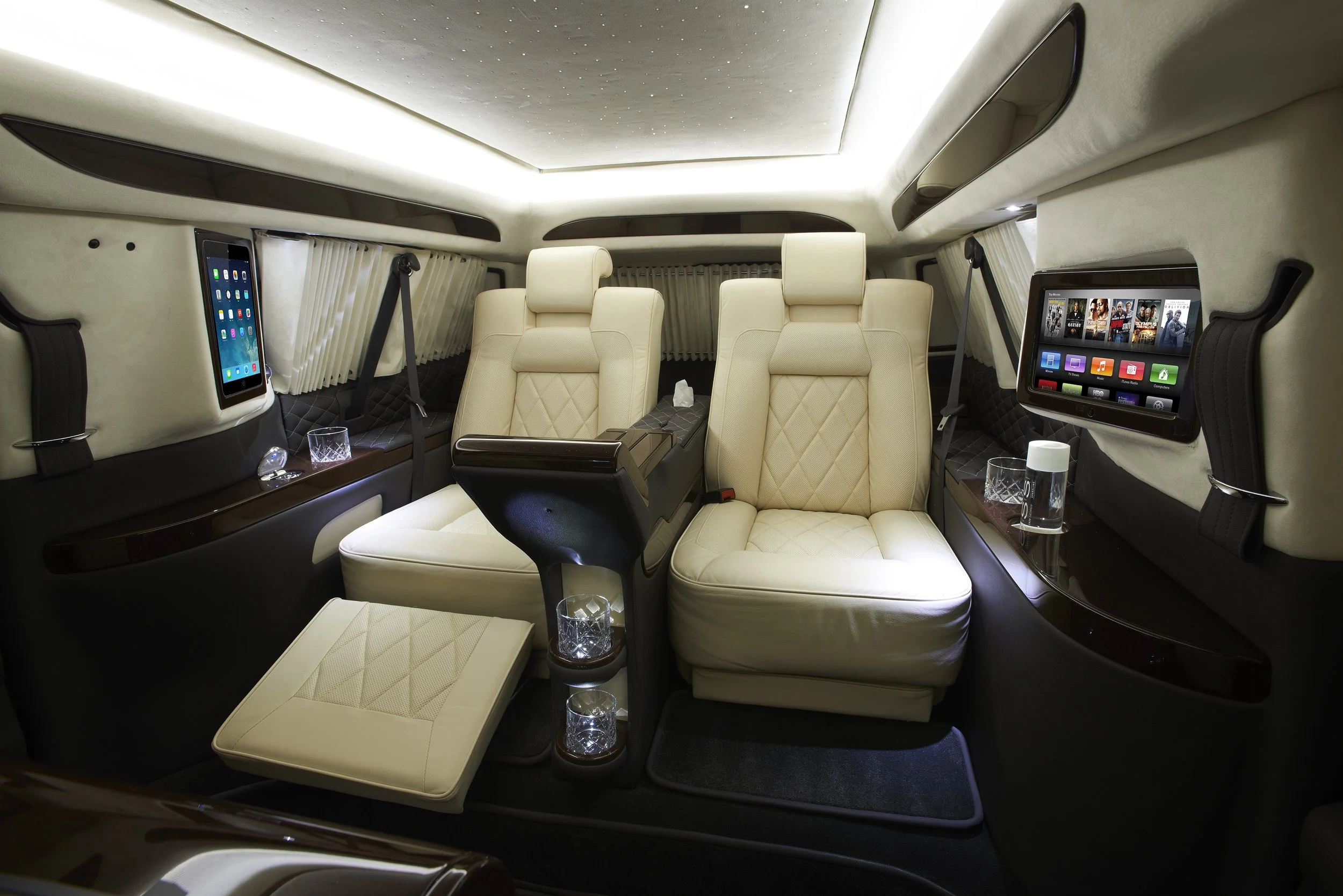 Броньований Escalade Резвані побудований для кінця світу та одягнений для вечері