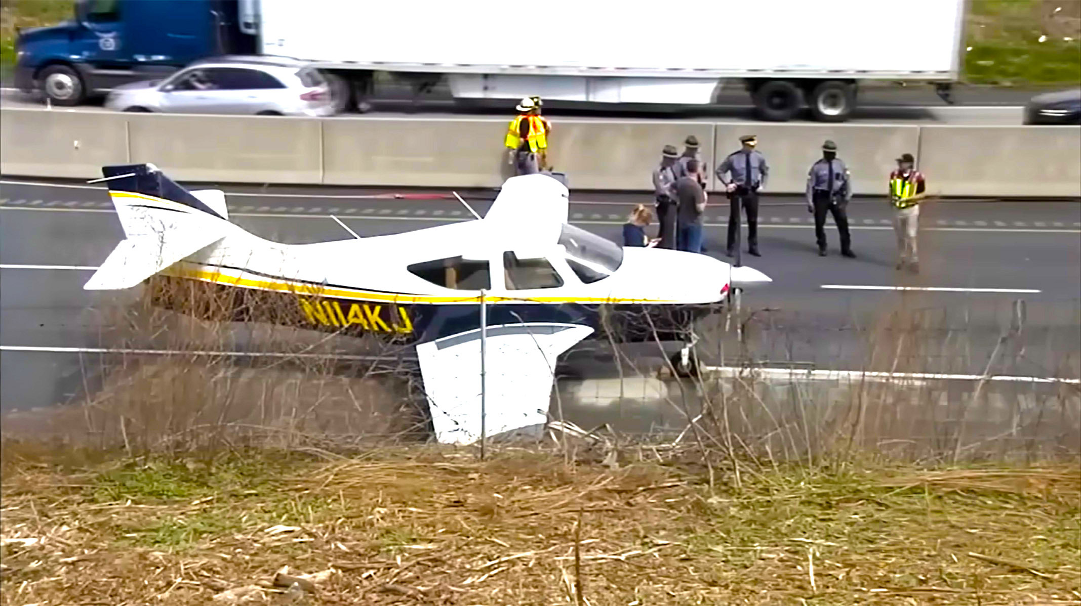 A Plane Landed Between Highway Traffic In Pennsylvania, And Not A Single Car Was Touched
