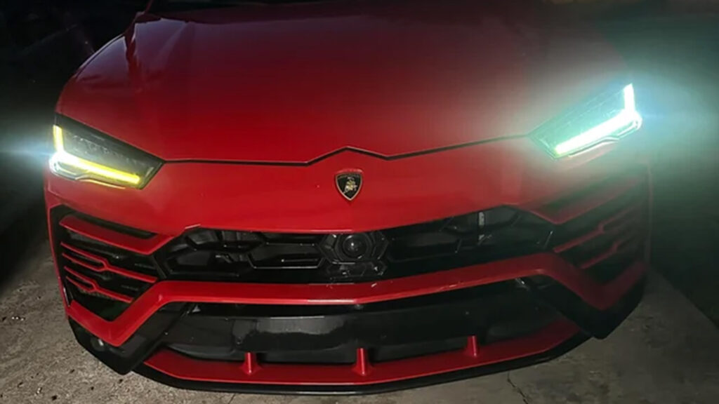  A $5,000 Lamborghini Headlight Got Fixed. The Other One Just Got Exposed