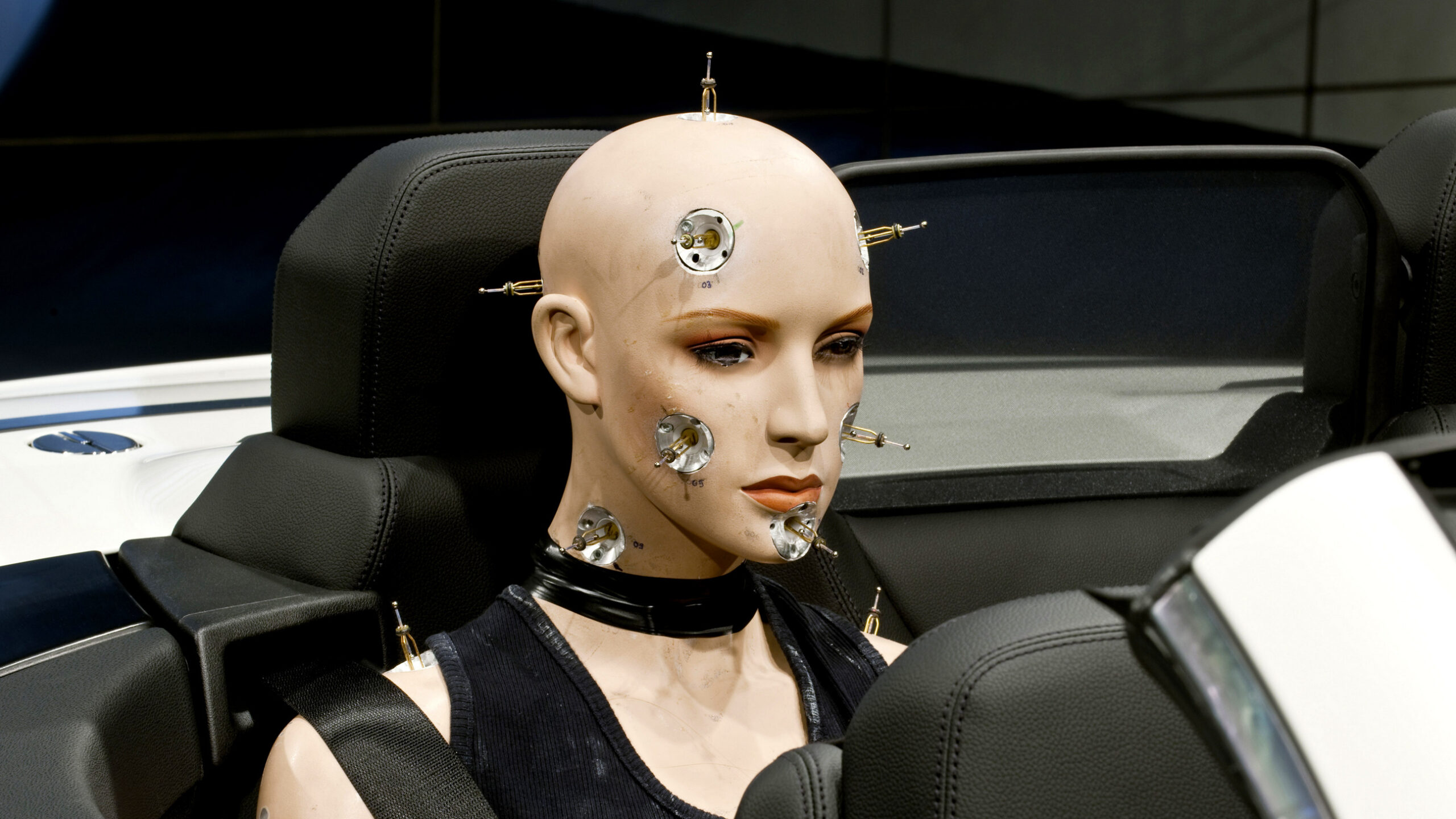 研究：女性在車禍中受傷風險高出60%，原因在於安全測試假人設計