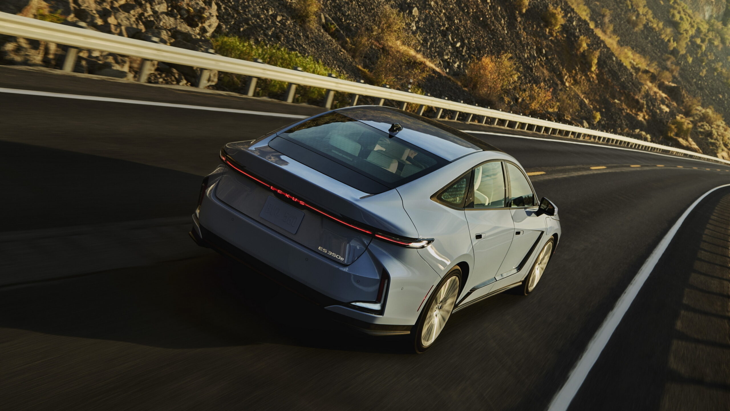 Lexus’s New ES Infotainment Acts Like A Tablet, Talks Back In The Gender You Pick