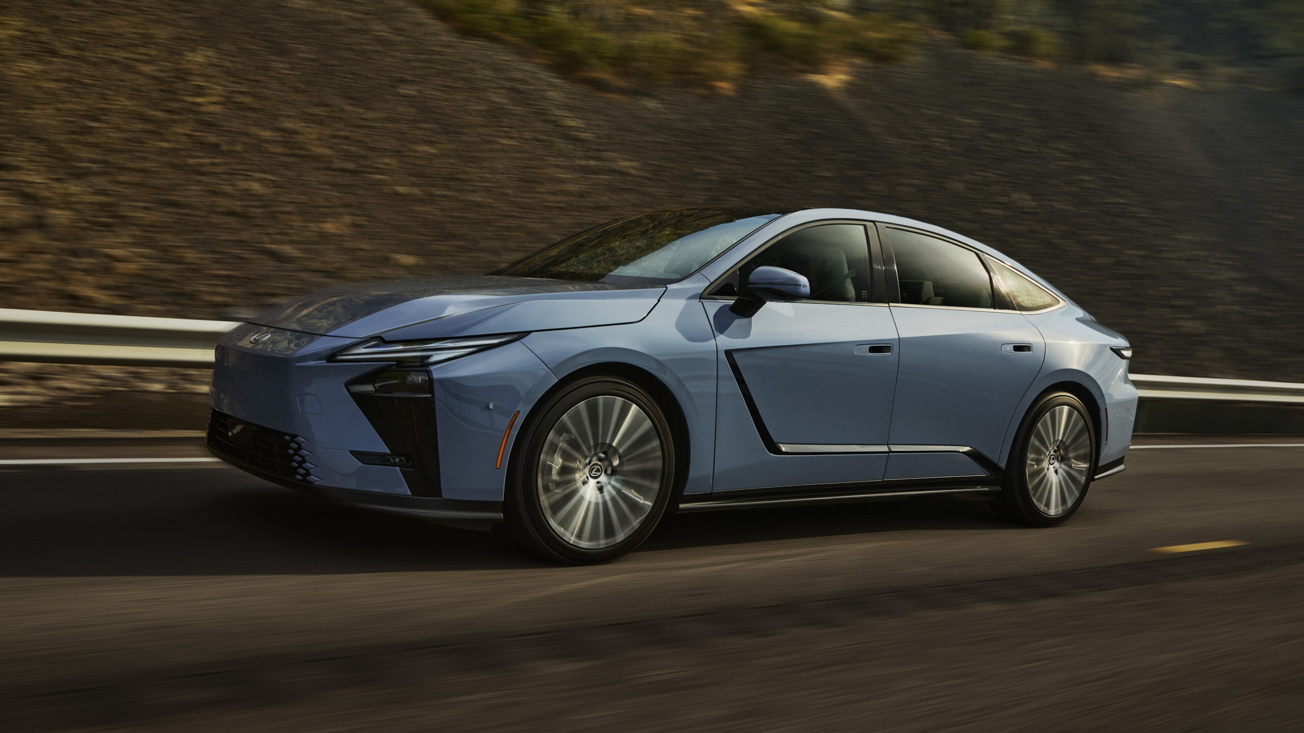 Lexus’s New ES Infotainment Acts Like A Tablet, Talks Back In The Gender You Pick