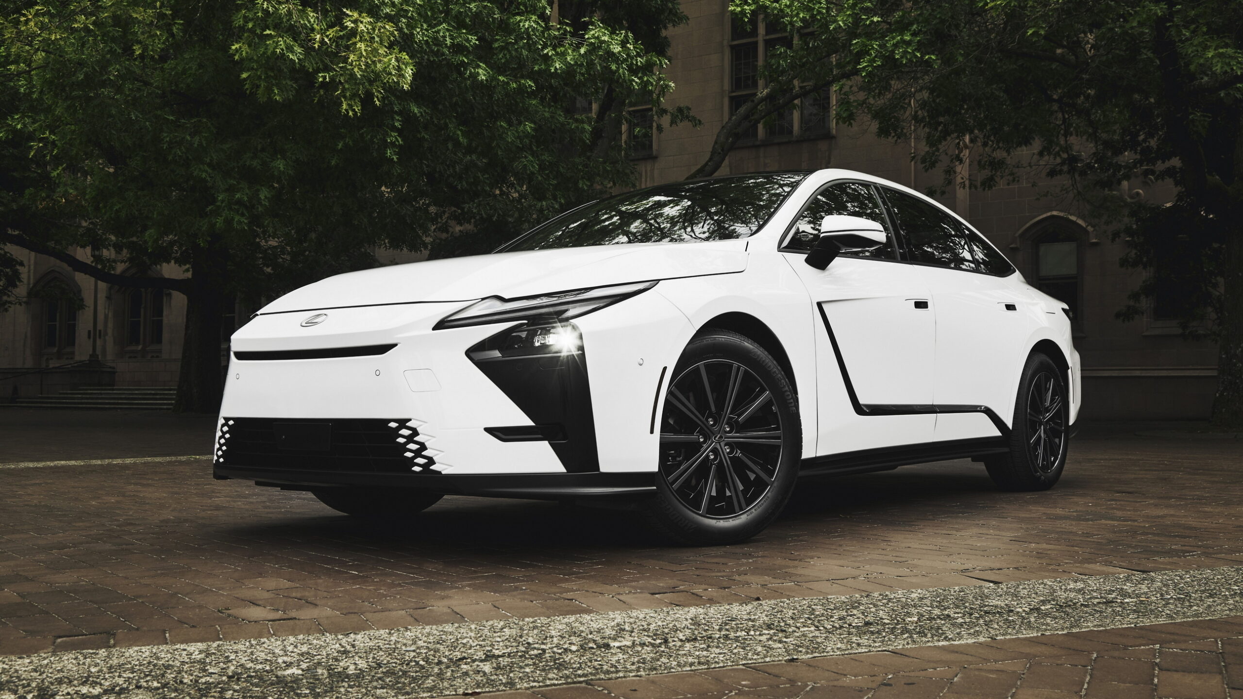 Lexus’s New ES Infotainment Acts Like A Tablet, Talks Back In The Gender You Pick