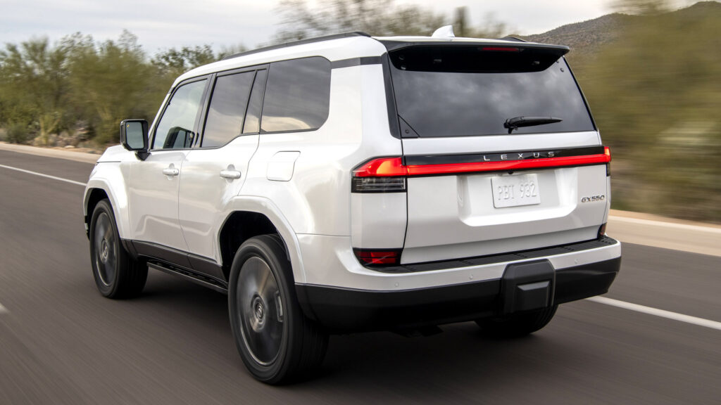  Lexus Exec Basically Confirmed A GX 550h Hybrid, But It May Lose What Buyers Love Most