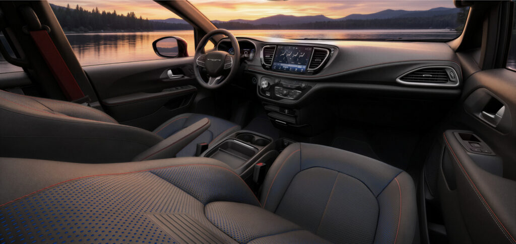  Chrysler Celebrates America&rsquo;s 250th Anniversary  With A Canadian Minivan