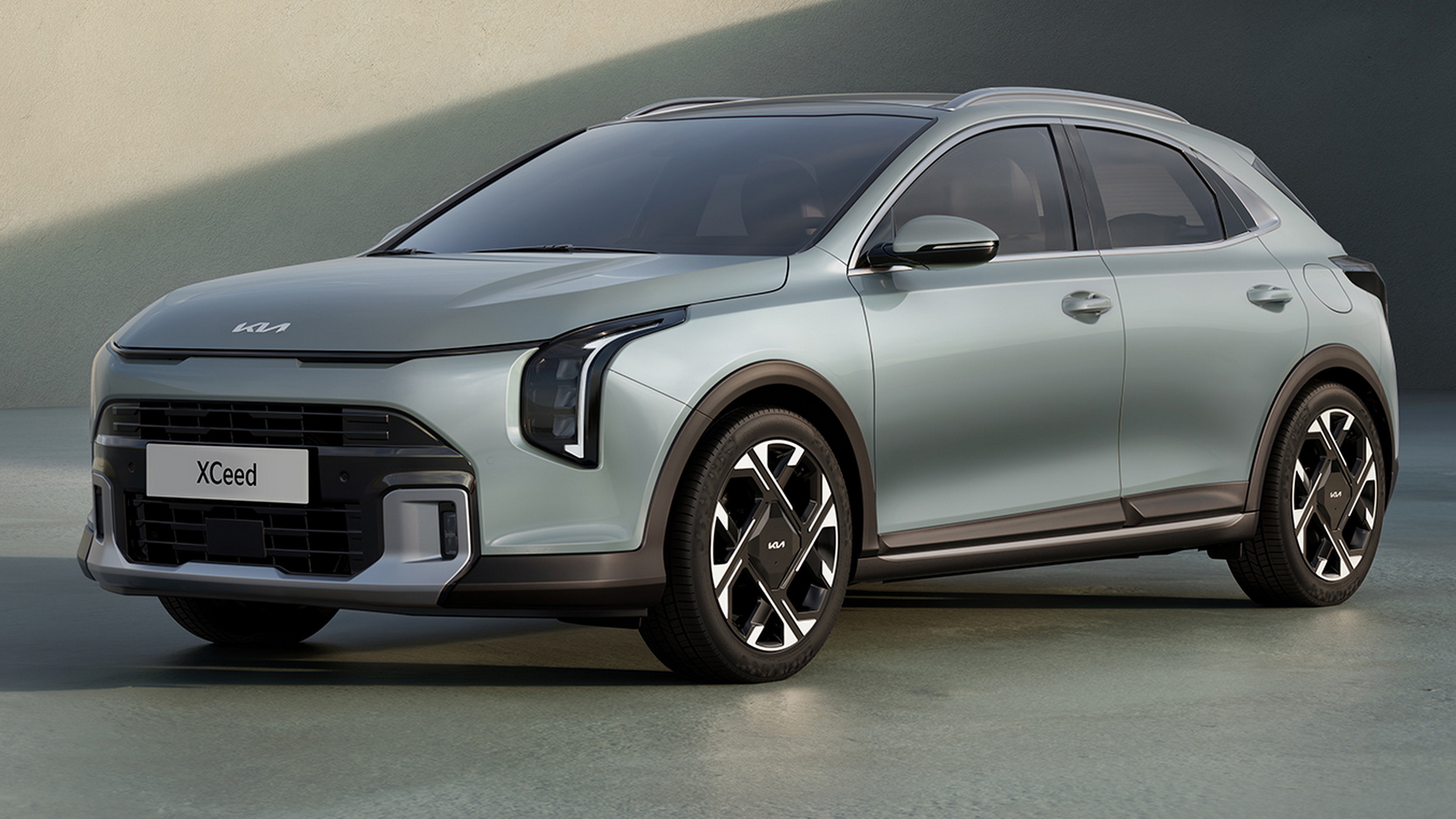 Kia’s Gas-Powered XCeed Just Stole The EV3’s Face