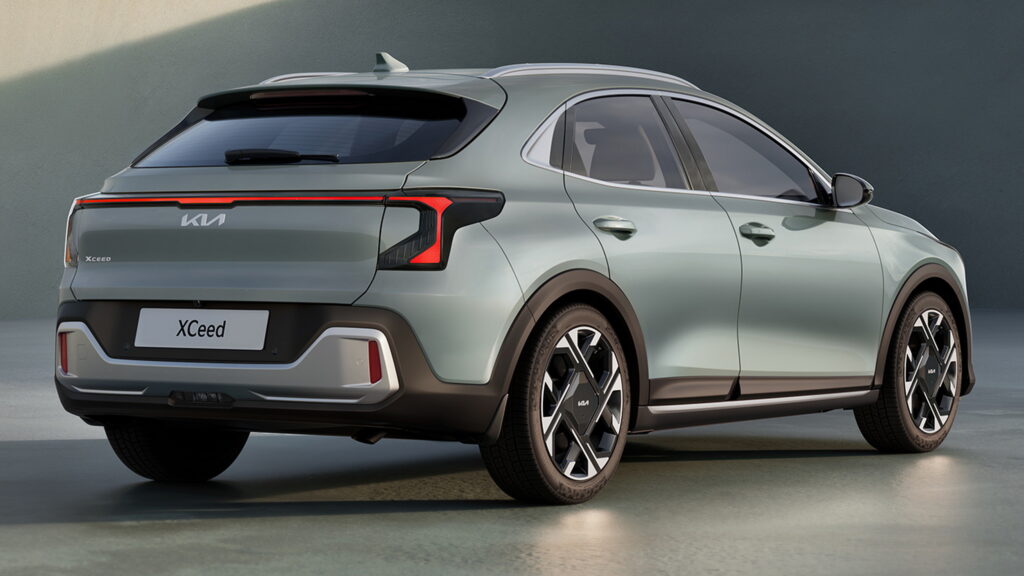  Kia&rsquo;s Gas-Powered XCeed Just Stole The EV3&rsquo;s Face