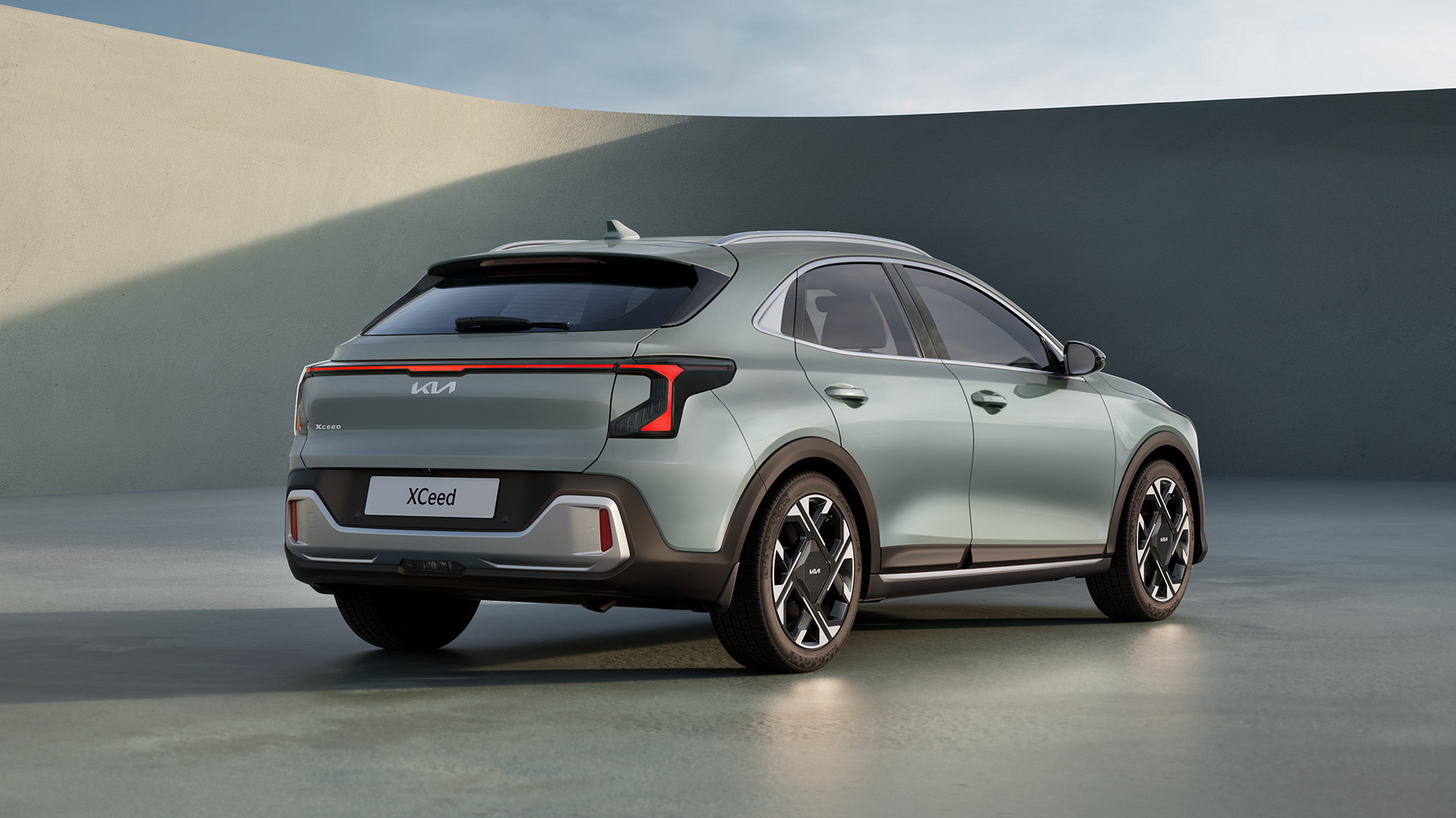 Kia’s Gas-Powered XCeed Just Stole The EV3’s Face
