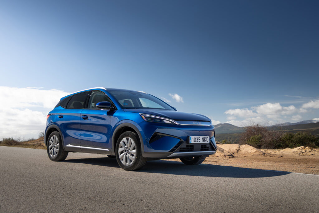  BYD Wants To Sell Humanoid Robots Right Next To Its Cars