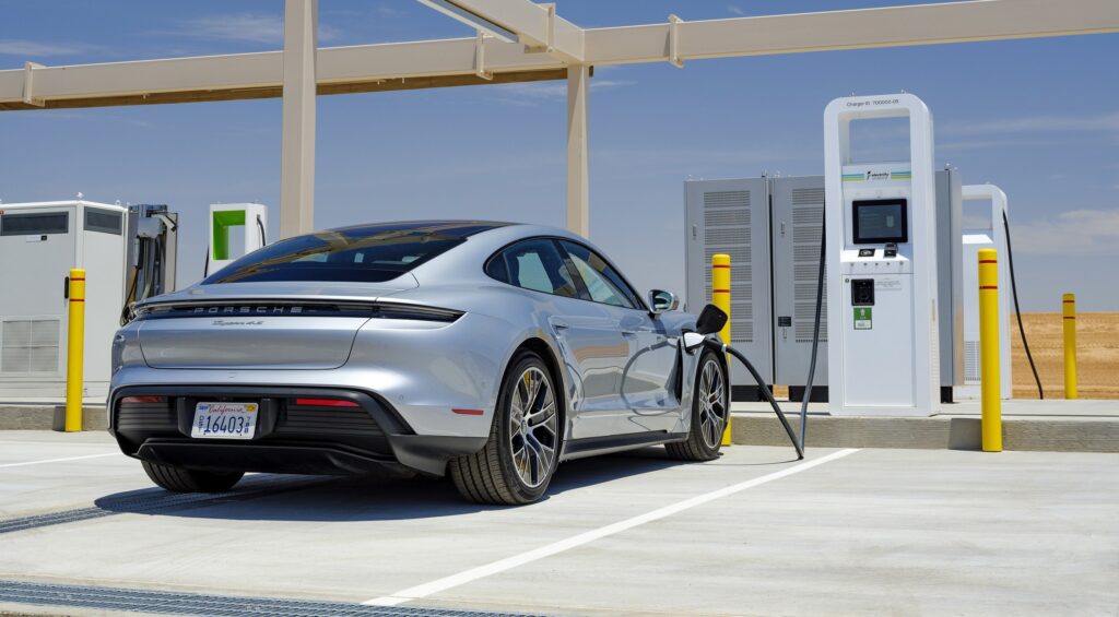  Florida Wants To Spend $197 Million Of EV Charger Money On Flying-Car Pads Near Golf Courses
