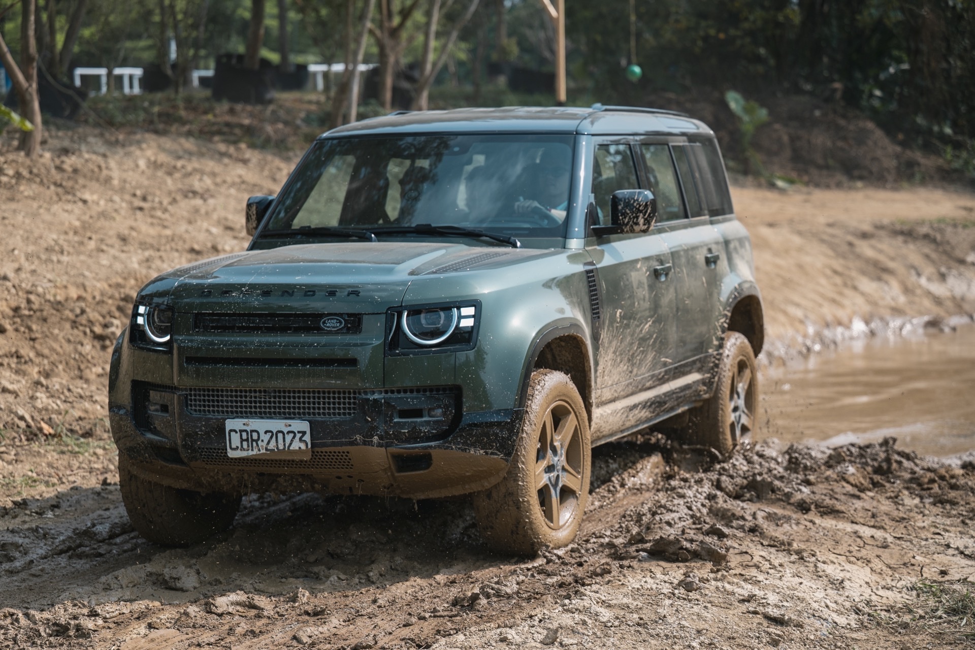 2.6 Tons Of Defender Trophy Crossed A Log Bridge We Built Ourselves