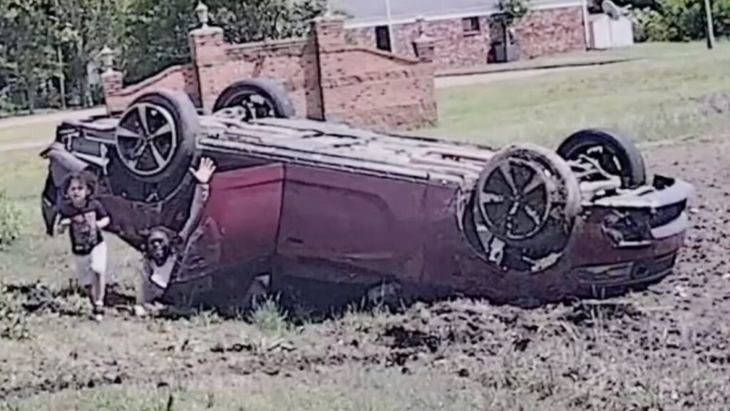 A 3-Year-Old Climbed Out Of This Flipped Charger After His Mom Ran From Cops