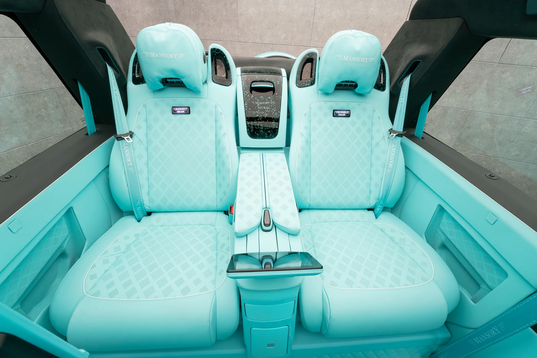 Порізаний G-Wagen від Mansory виглядає як Mercedes, що врізався в акваріум