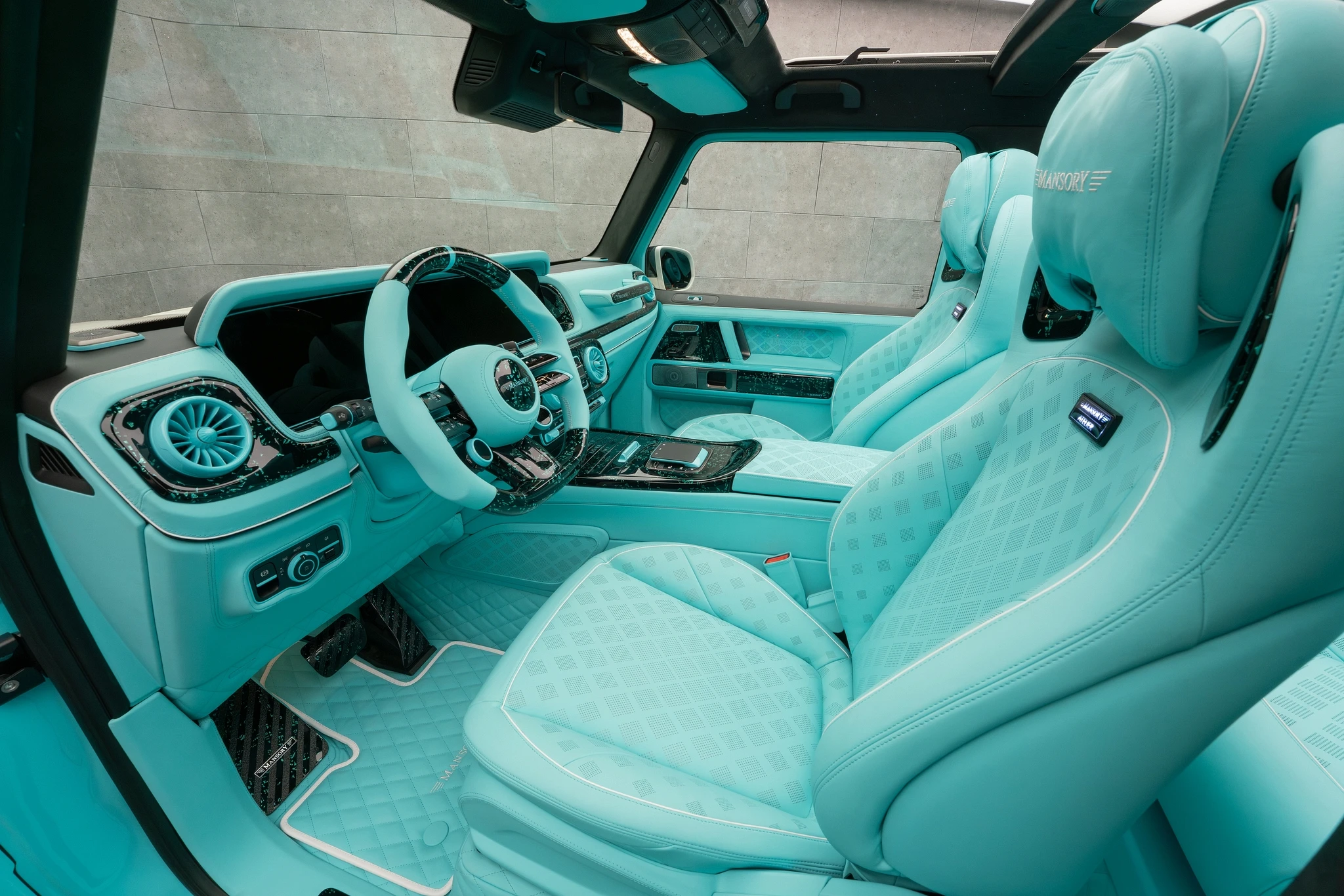 Порізаний G-Wagen від Mansory виглядає як Mercedes, що врізався в акваріум