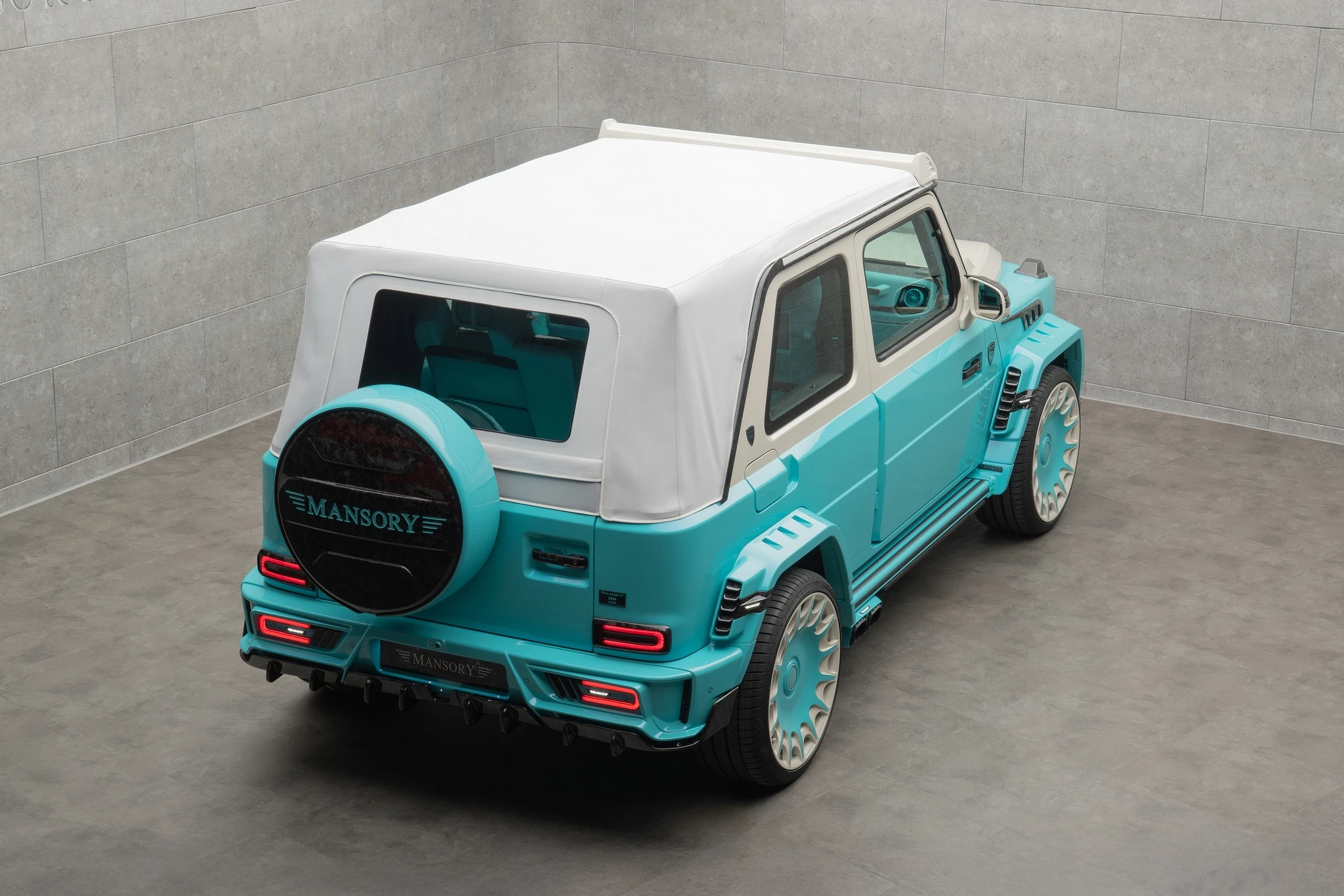 Порізаний G-Wagen від Mansory виглядає як Mercedes, що врізався в акваріум